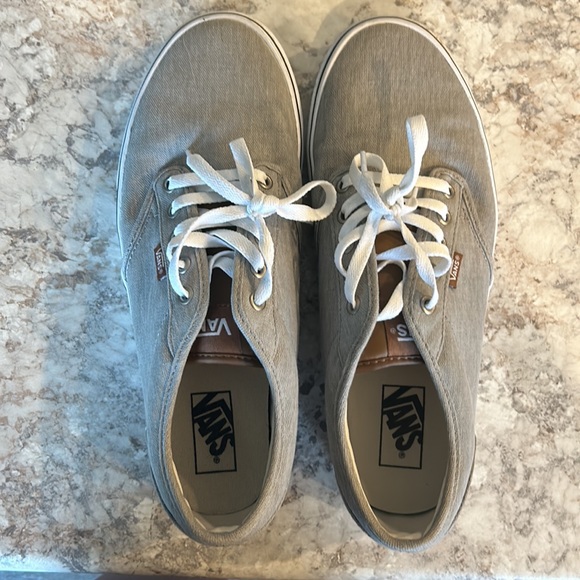 Men’s vans size 11 - Picture 2 of 4